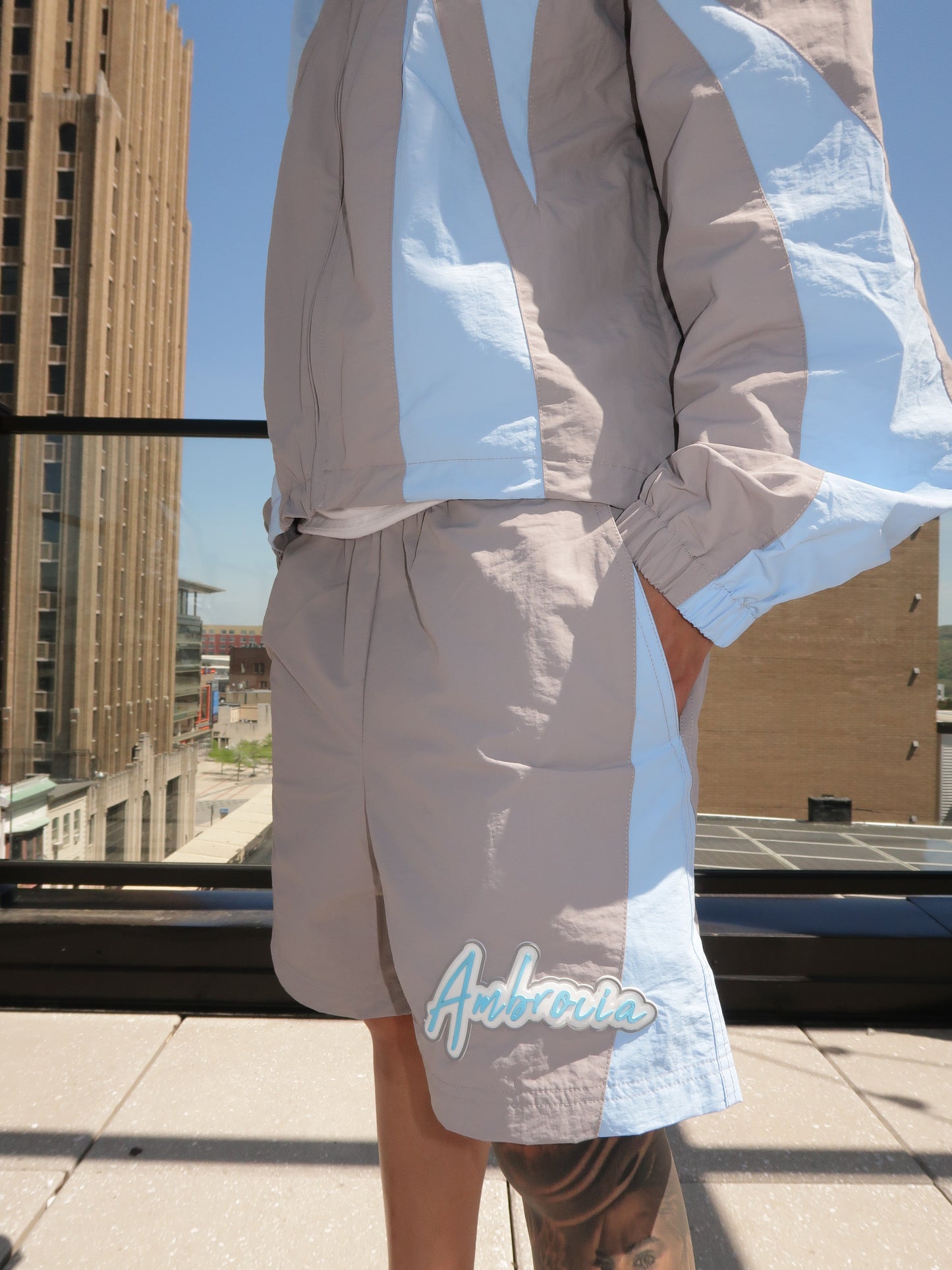 PANEL WINDBREAKER SHORTS